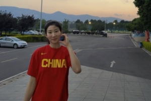 中国女篮拍摄亚洲杯定妆照 14人参与拍摄 李一凡&amp;王馨雨不在其中